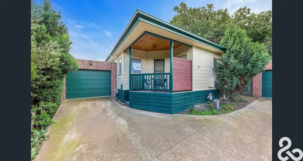 Neat and Tidy Weather Board Home