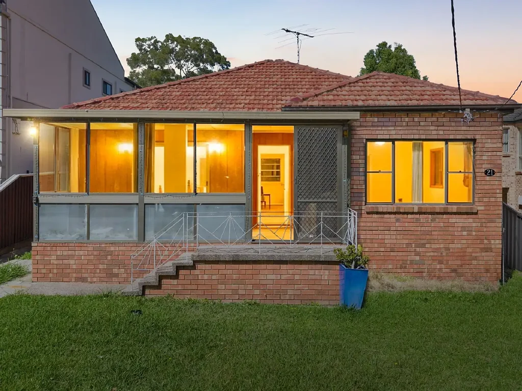 21 Short Road, Riverwood, NSW 2210