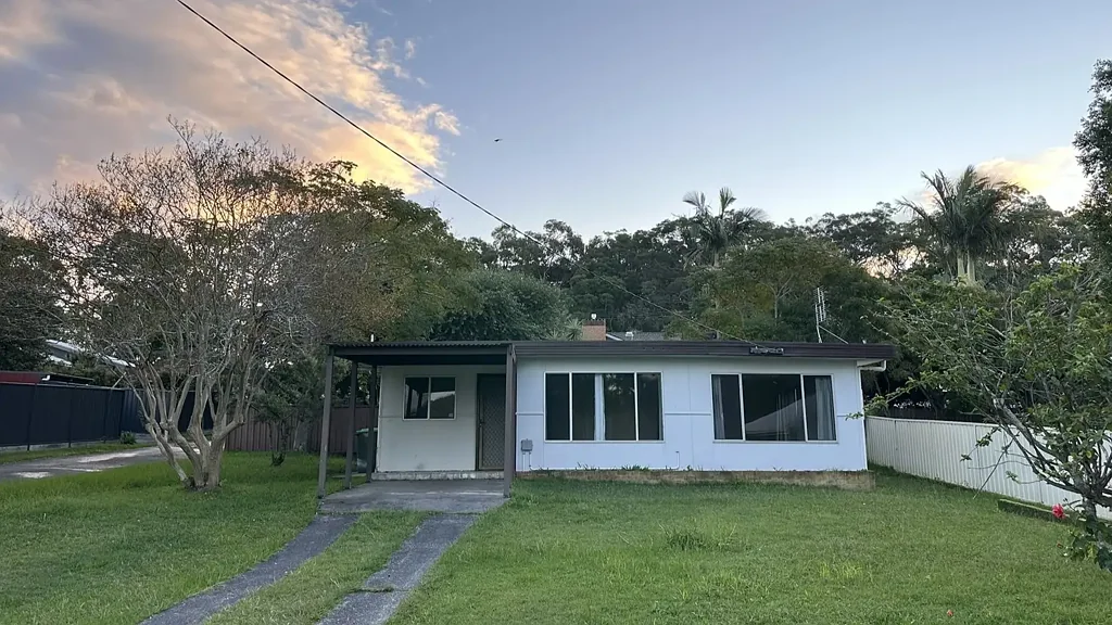 3 Bedroom Cottage by the Lake!