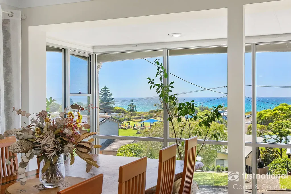 Coastal Living with Stunning Ocean Views in a Peaceful Cul-de-Sac