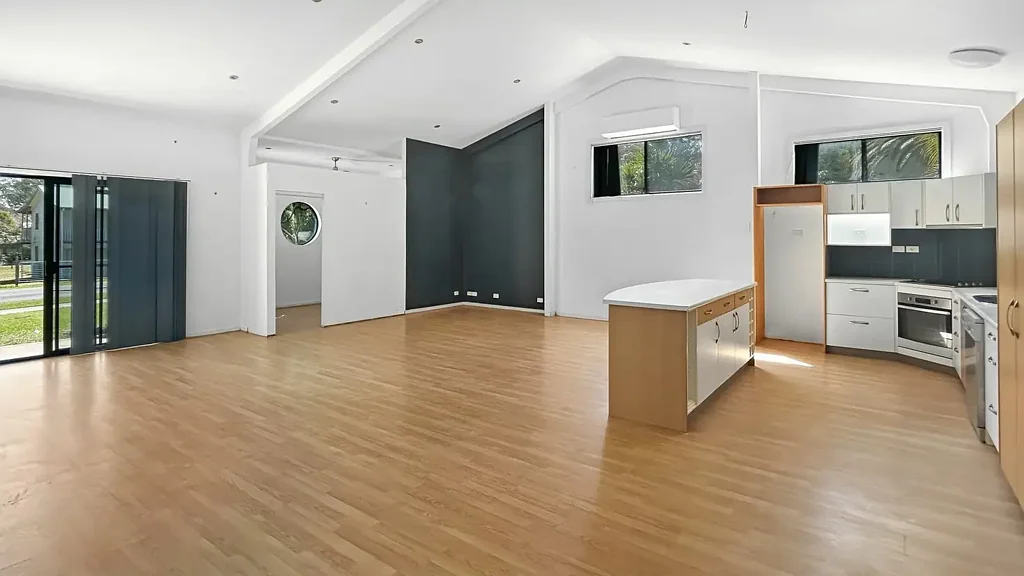 Macleay Island 3ਬੈੱਡਰੂਮ Open Plan Living on Huge Quarter Acre Allotment on Kate Street.