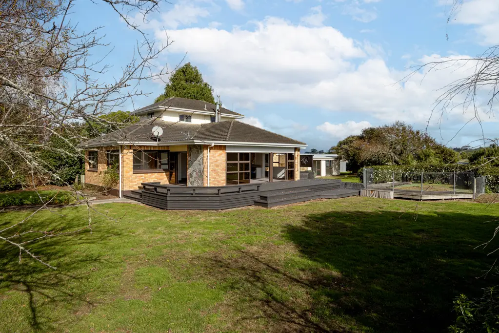 Taupiri 4chambre Brick home , large shed, 8550m land, great location.