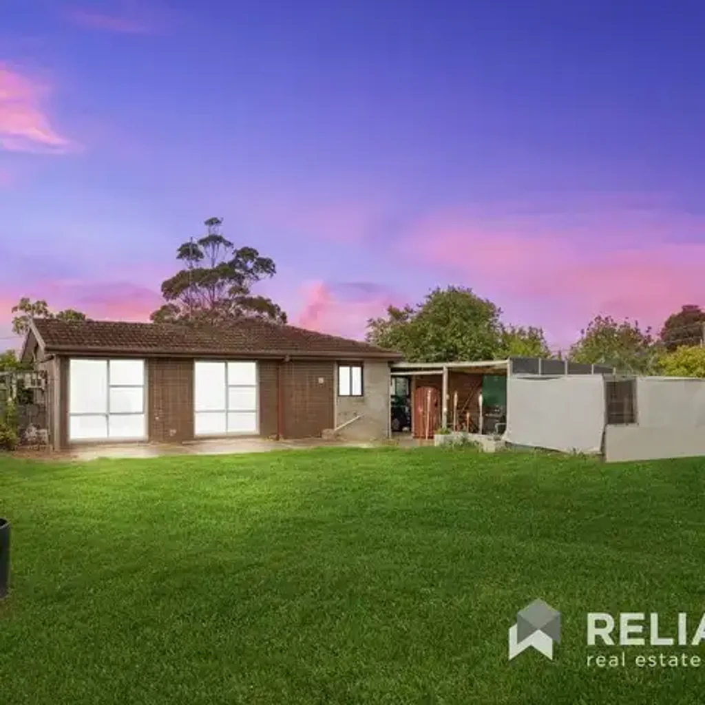 3 Bedroom House in the good location of Werribee !!!