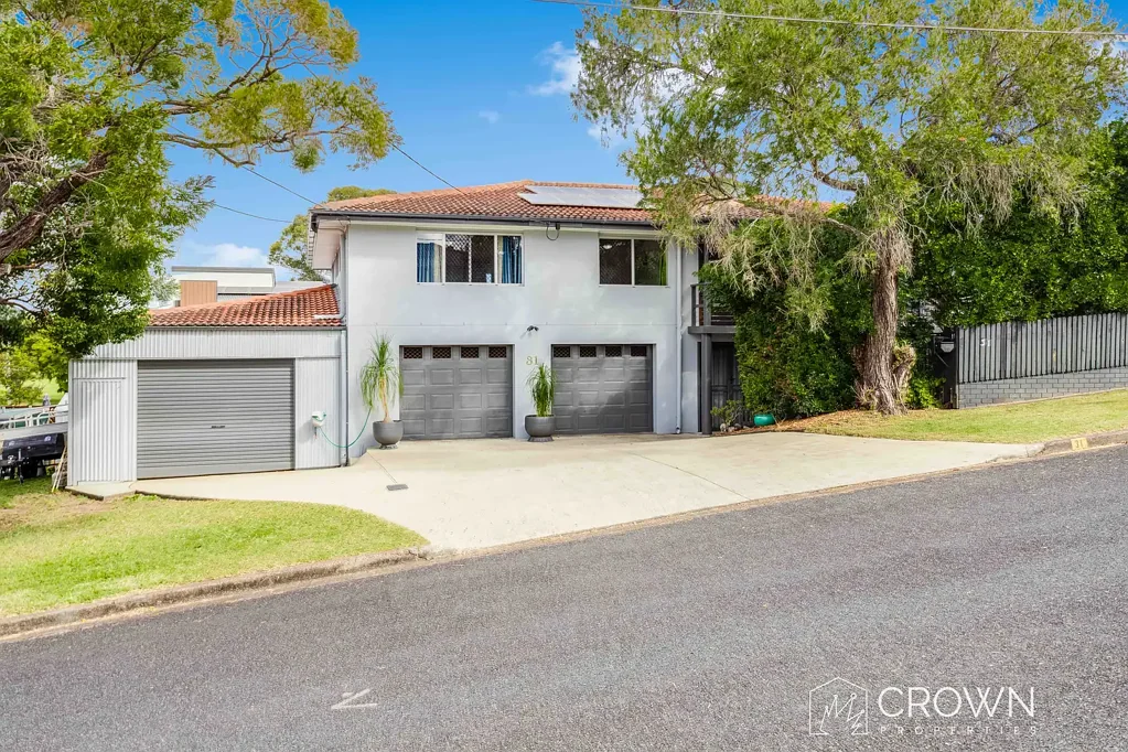 Aspley 4 Bedroom Spacious Family Living with Dual Zones, Pool & Prime Position