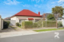 33 De Haviland Avenue, Hendon