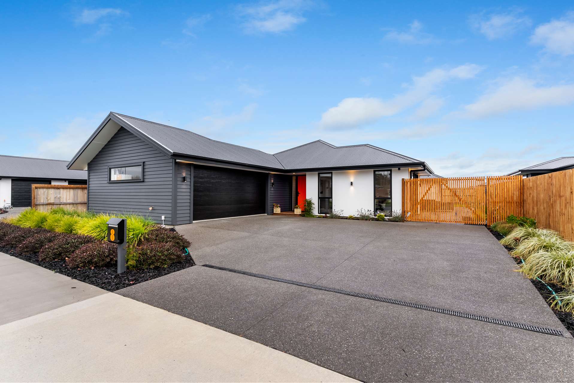 8 Mcquillan Avenue, Woodend