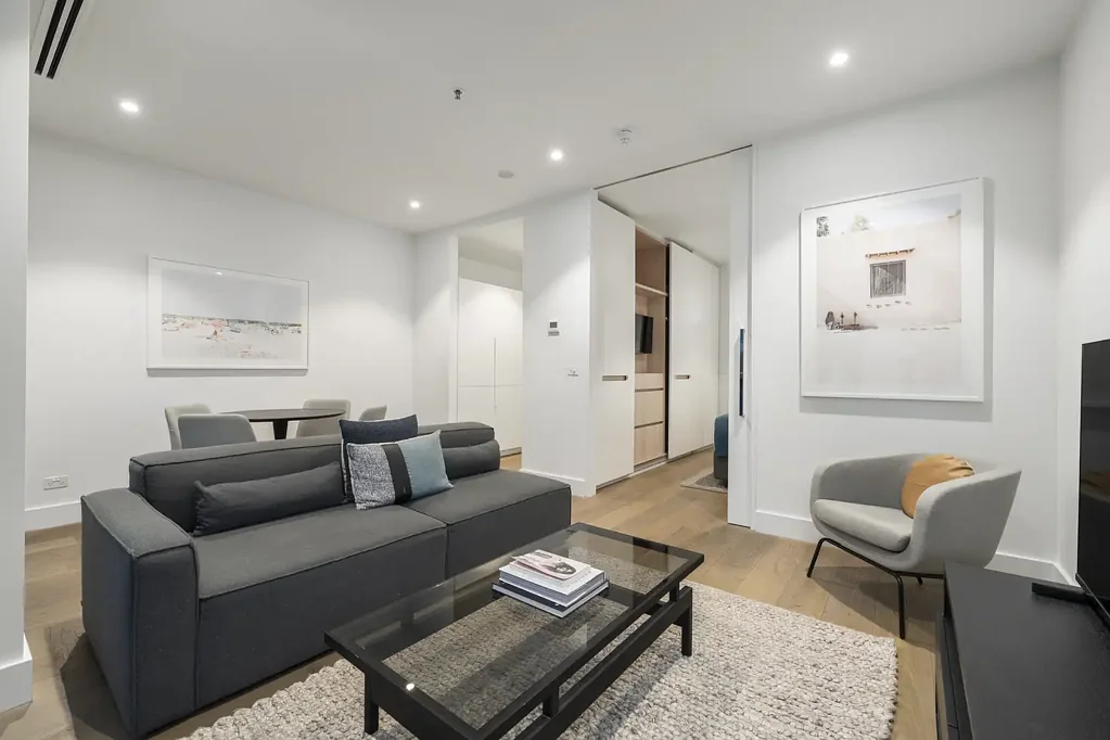 Furnished 1-Bedroom Apartment with Luxury Amenities – Inner-City Living at Its Best