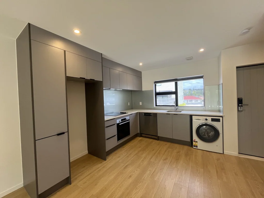 Modern, Spacious and Sunny