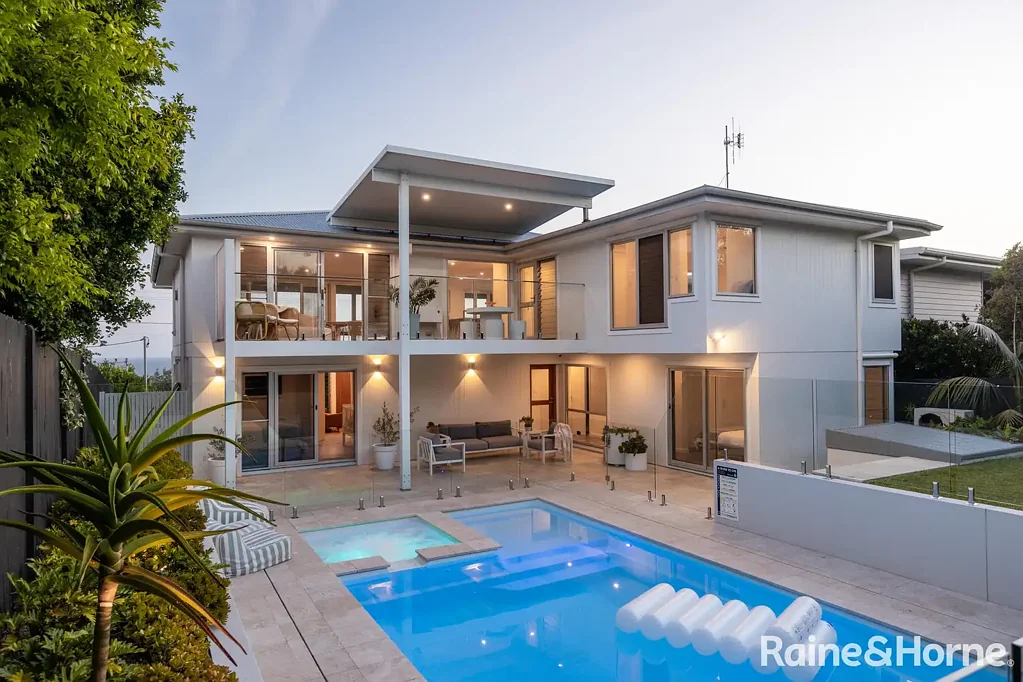 Mollymook Beach 4 Slaapkamer Coastal Architecture Elevated by View & Design