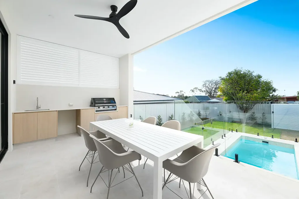 Kirrawee 4 Slaapkamer Spacious Luxury