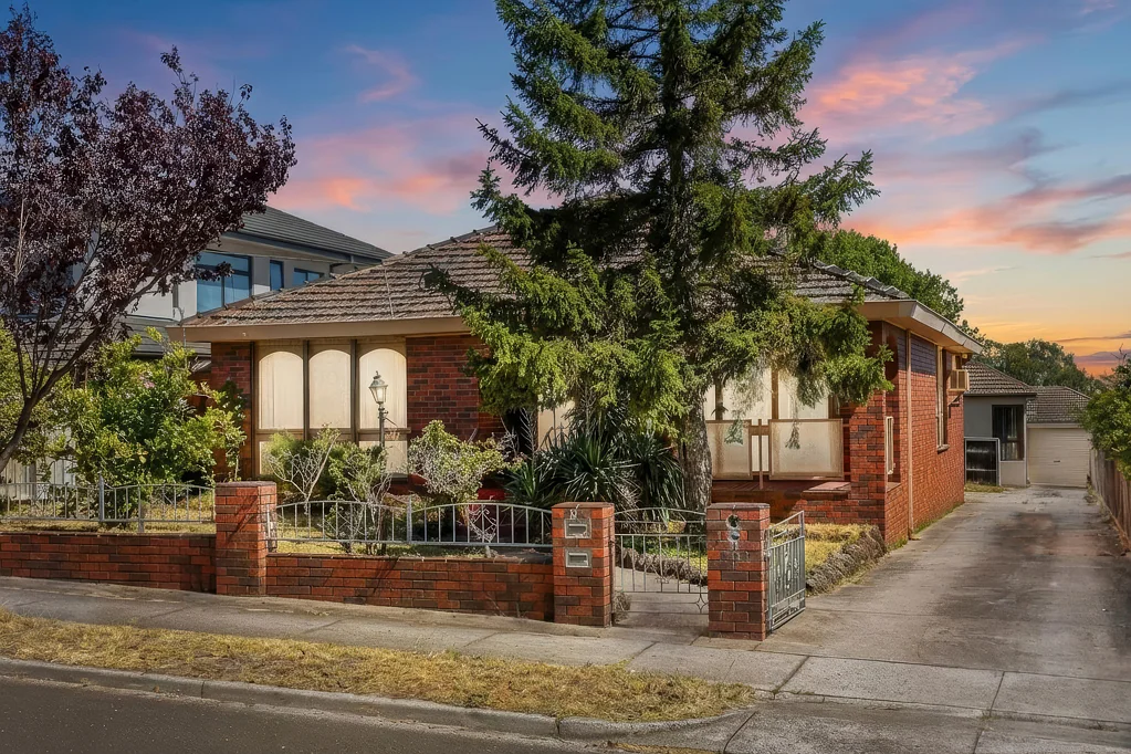 Clayton 4 Slaapkamer Timeless Character, Expansive Living & Elevated Views