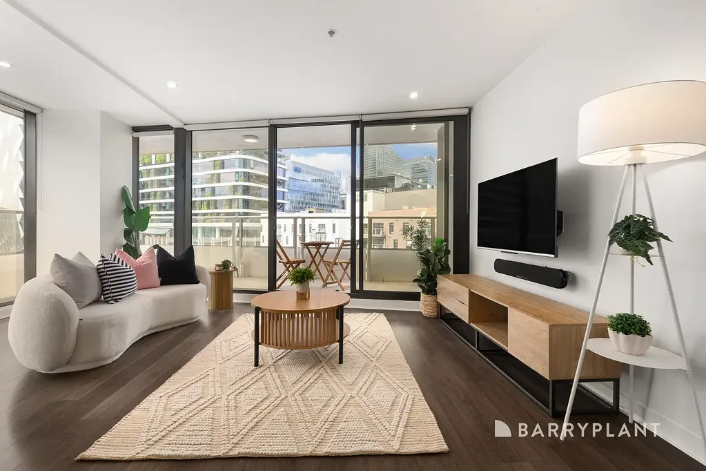 Docklands 1房 宽敞98sqm  精美翻新  现代厨房  豪华浴室  阳光卧室  专属车位  顶级设施  核心地段  Renovated One-Bedroom + Study – Perfect for First Home Buyers & Investors!