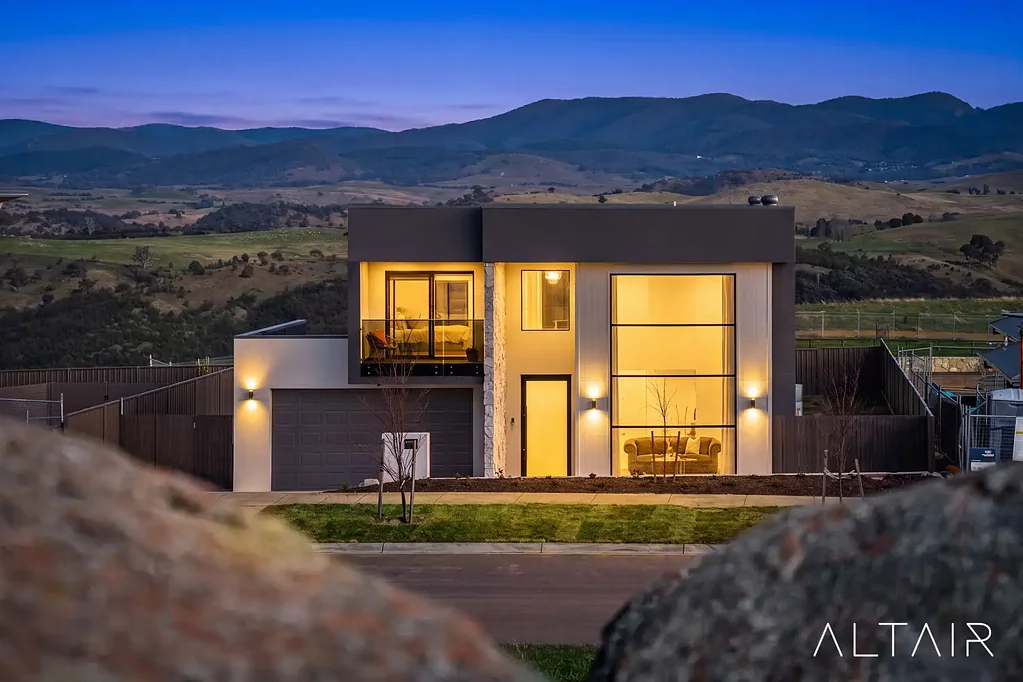Macnamara 5Phòng ngủ A Statement in Luxury Living Opposite Parkland with Sweeping Brindabella Views Moments from the Murrumbidgee River