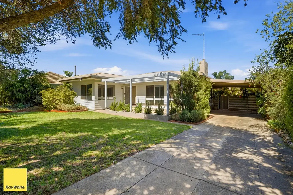 Tatura 3ห้องนอน Stylish Home with Shed, Space, and Comfort