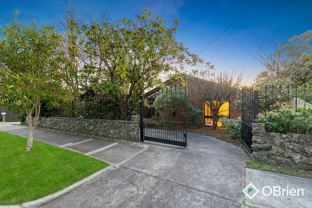 Charming 4-Bedroom Home in Prime Frankston South Location