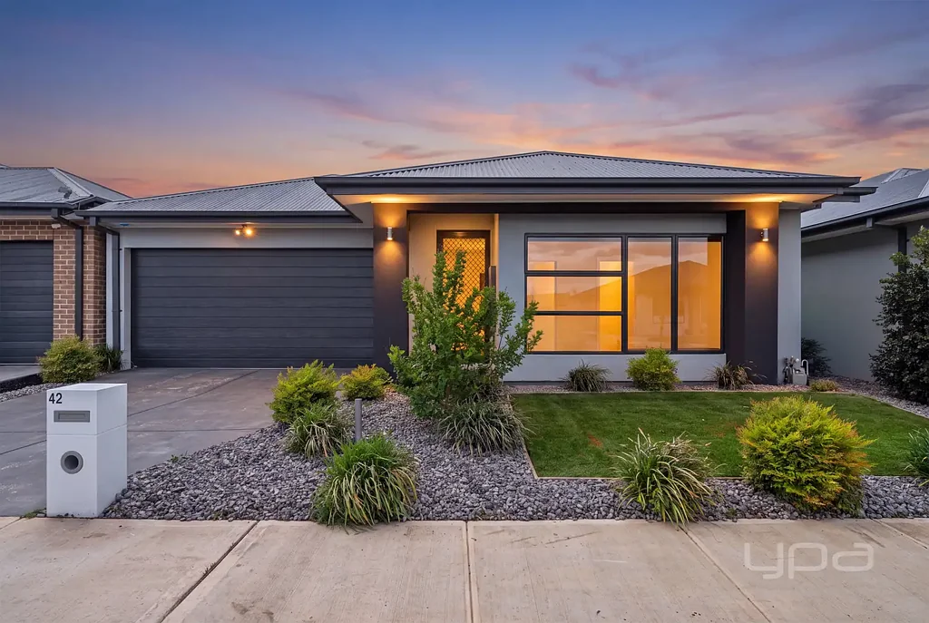 Exterior - 42 Sparrowhawk Crescent, Deanside, VIC 3336