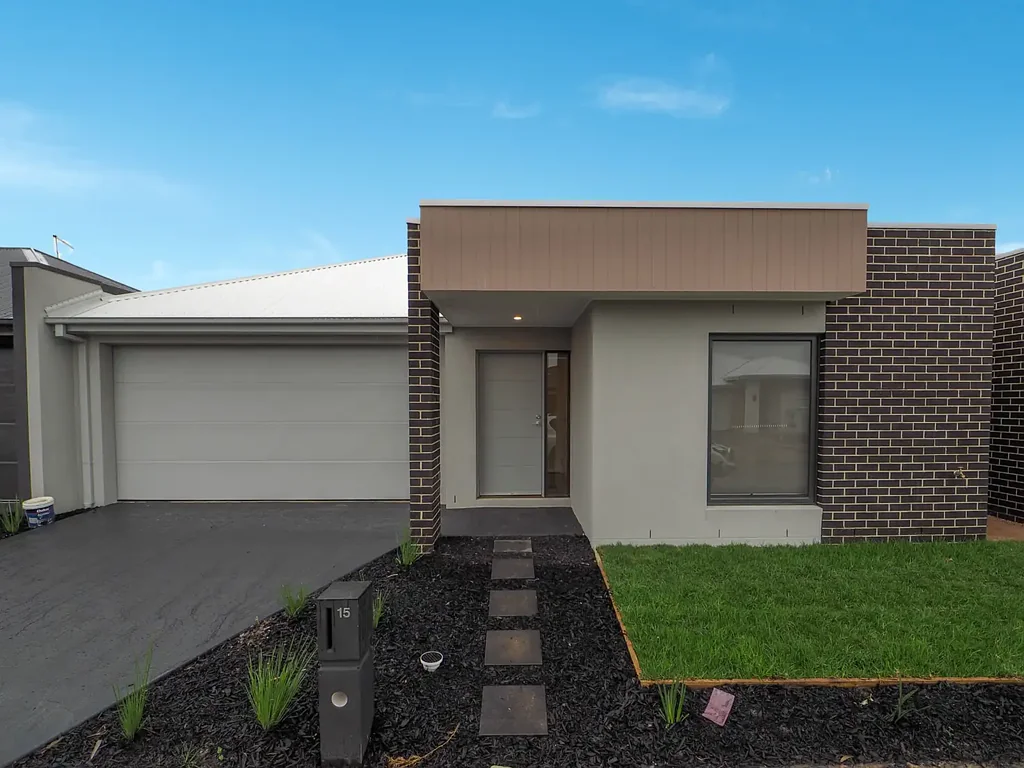 Modern 4 Bedroom Family Home with Double Garage