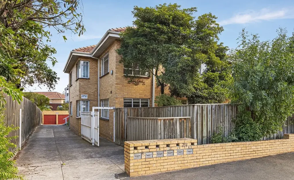 Spacious Apartment Living in a Prime Elwood Location