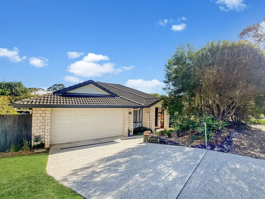 Beautifully Presented and Large Home in a Quiet Bangalow Neighbourhood