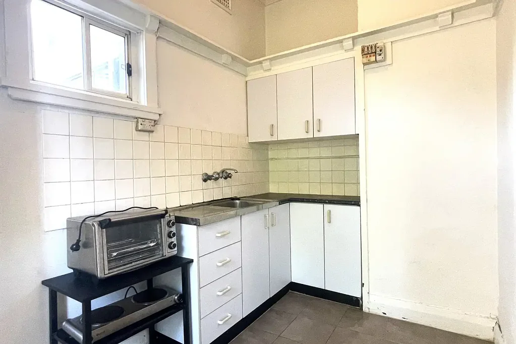 Studio Apartment Walking Distance To Transport