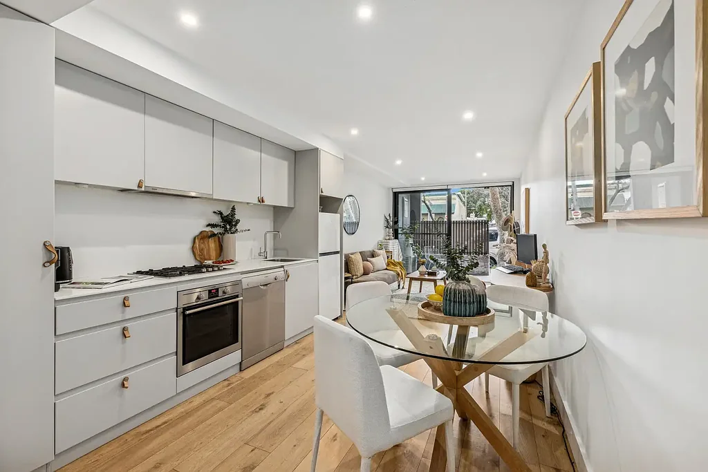 Alexandria 1 Bedroom Contemporary terrace style living with private courtyard
