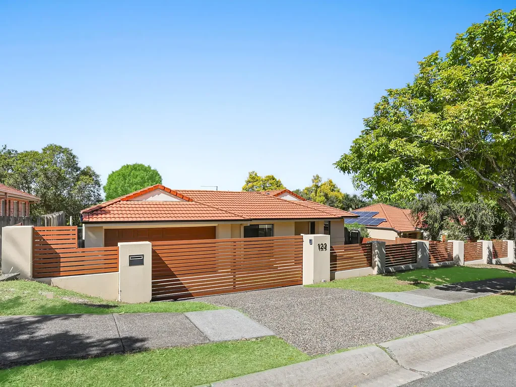 Wonderful family home close to Schools & Shops & Transport