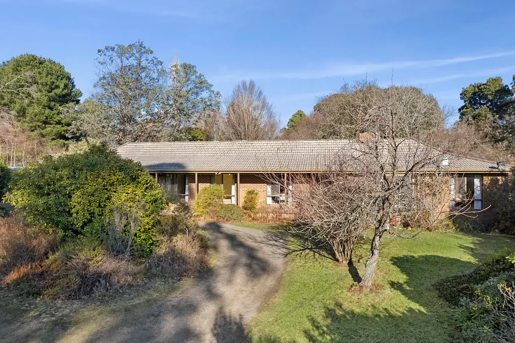 Trentham 4部屋 Solid Beginnings on Over an Acre – Space, Privacy & Potential in the Heart of Trentham