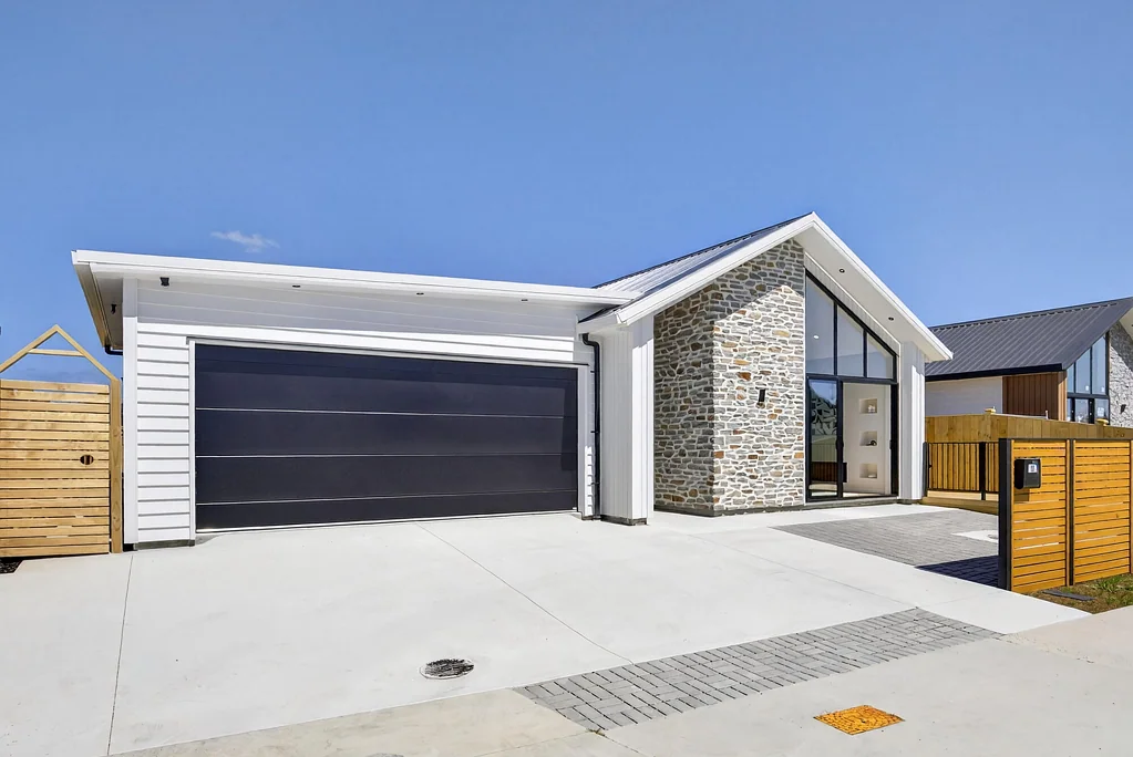 Opaheke 5房  Prime Family Living - 2 Kitchens & 2 Master Suites