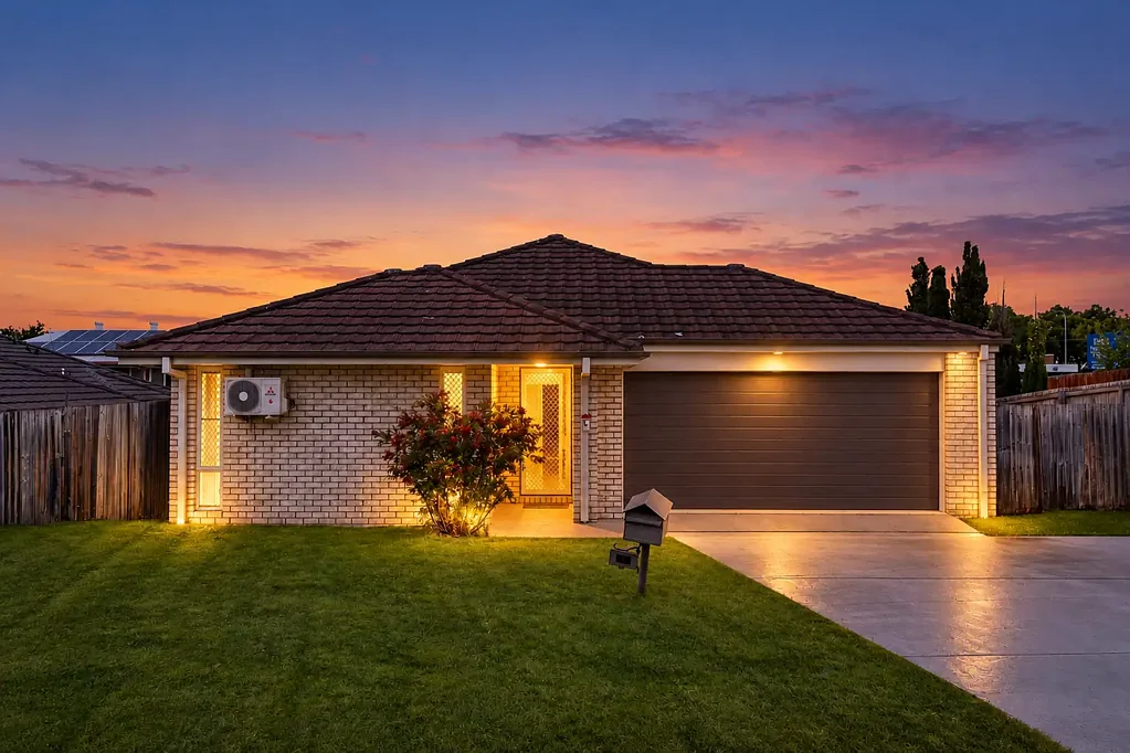 Redbank Plains 4Kwarto A SPACIOUS FAMILY SANCTUARY WITH MODERN COMFORT, EXCEPTIONAL STORAGE & A HUGE BACKYARD!