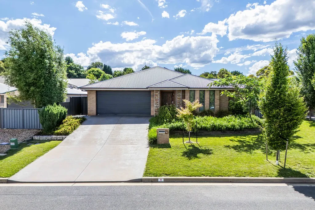 4 Lombardy Way, Orange, NSW 2800