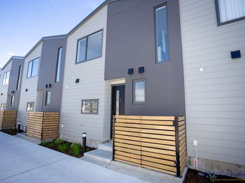 Waltham 2部屋 Titles Issued, Two Townhouses Left
