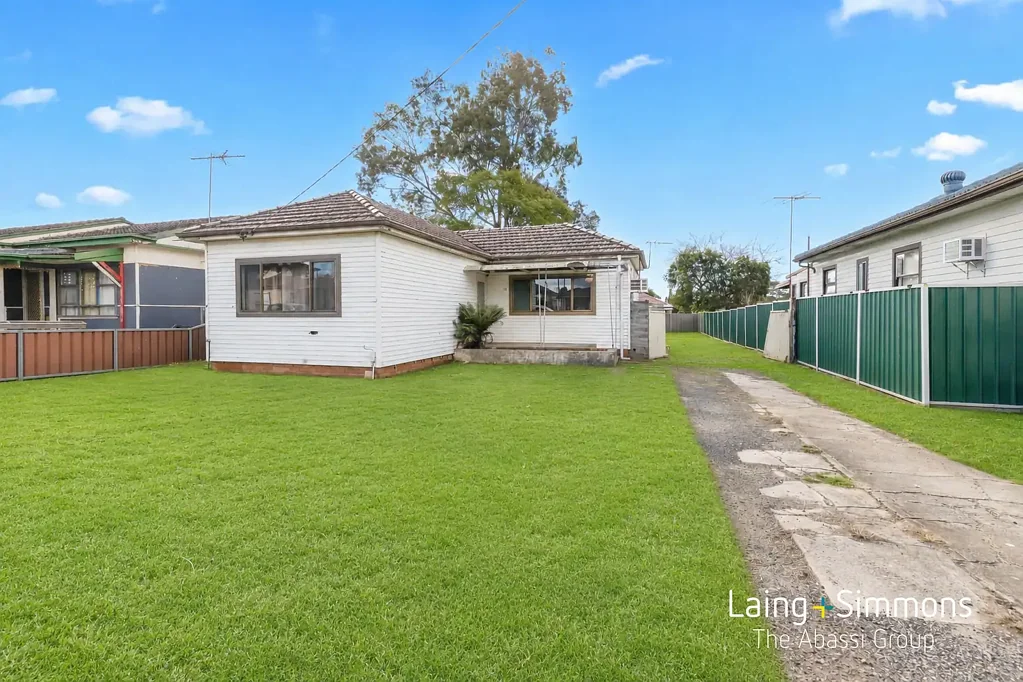 Colyton 3部屋 695.6sqm of Opportunity with Room to Grow