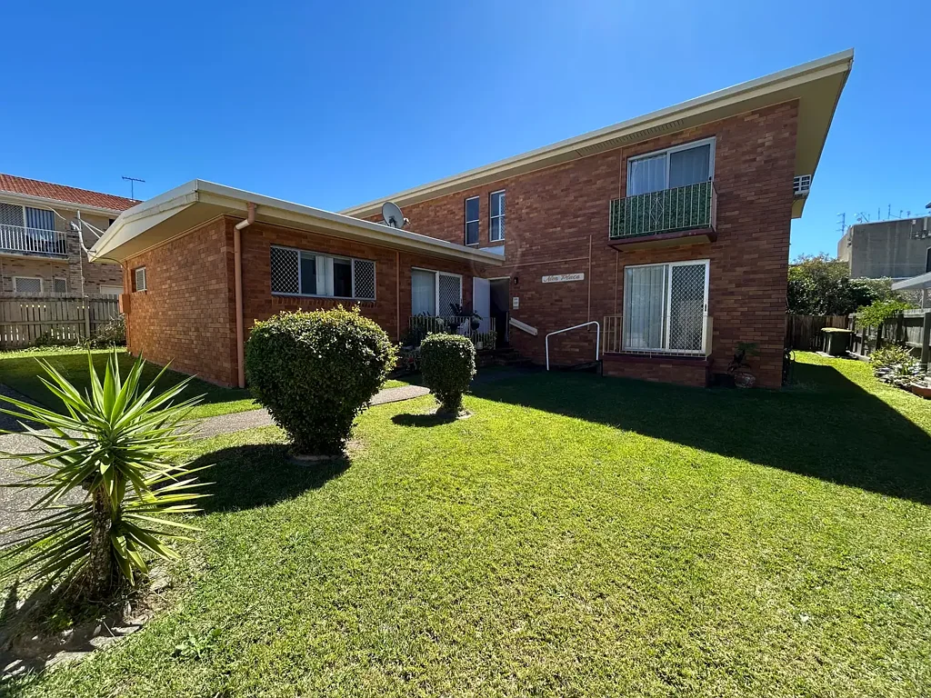 Ground Floor Convenience in Prime Redcliffe Location