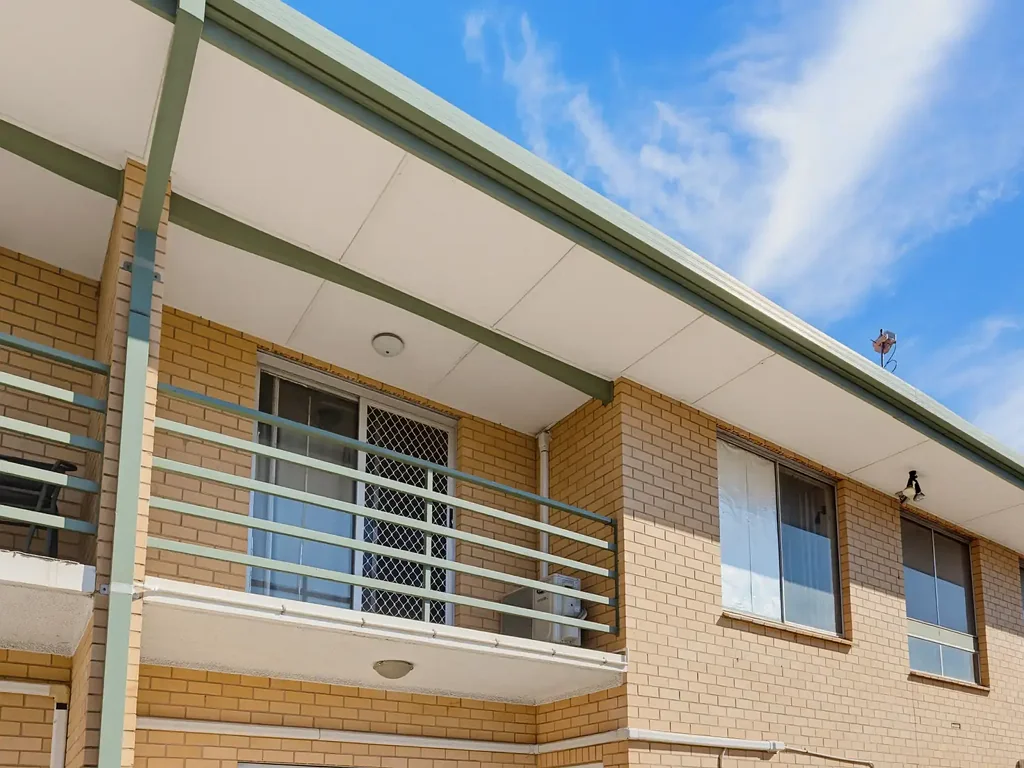 Oaklands Park 2 Bedroom Location, location!