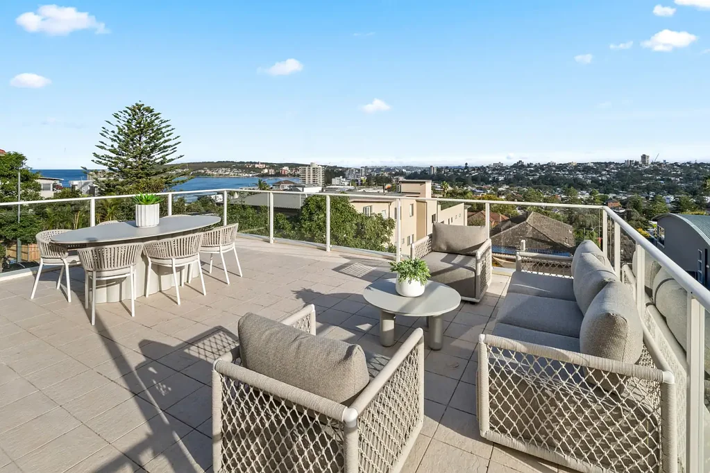 Queenscliff 3 Bedroom ENTIRE TOP FLOOR PENTHOUSE