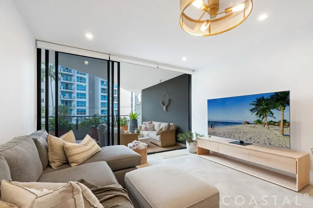 Broadbeach 1房  SPACIOUS COASTAL APARTMENT IN THE RESIDENTIAL ONLY "IVY95" BUILDING