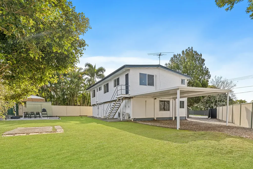 Slacks Creek 4બેડરૂમ WELL PRESENTED FAMILY HOME WITH FOUR BEDROOMS, TWO BRAND NEW BATHROOMS, INTERNAL STAIRS & GRANNY FLAT POTENTIAL IN POPULAR LOCATION!