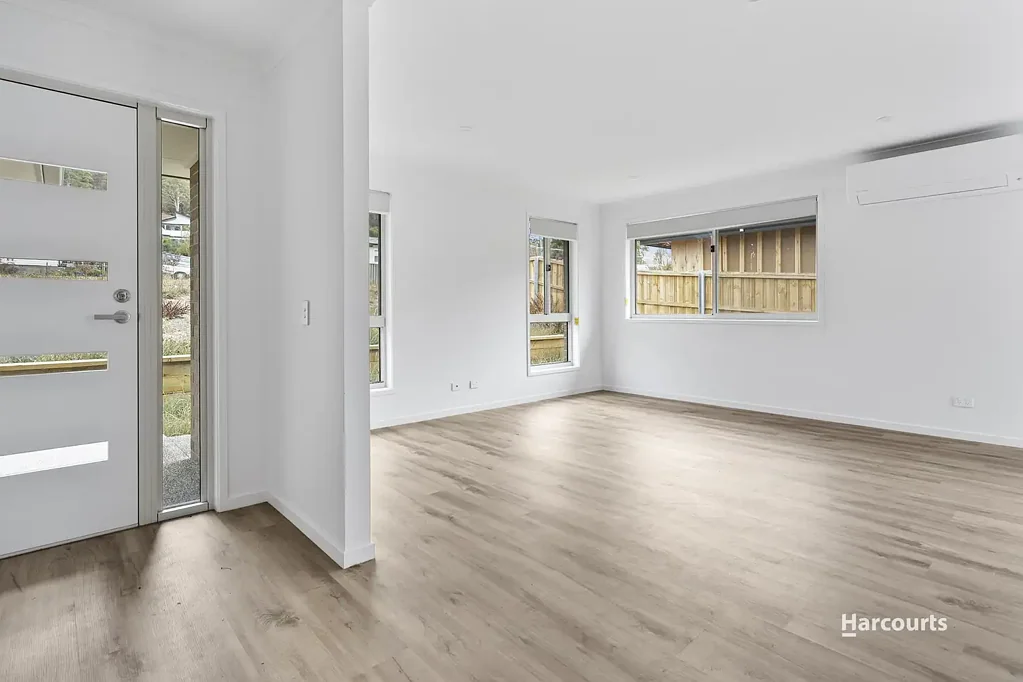 Huonville 3 Bedroom Modern convenient living