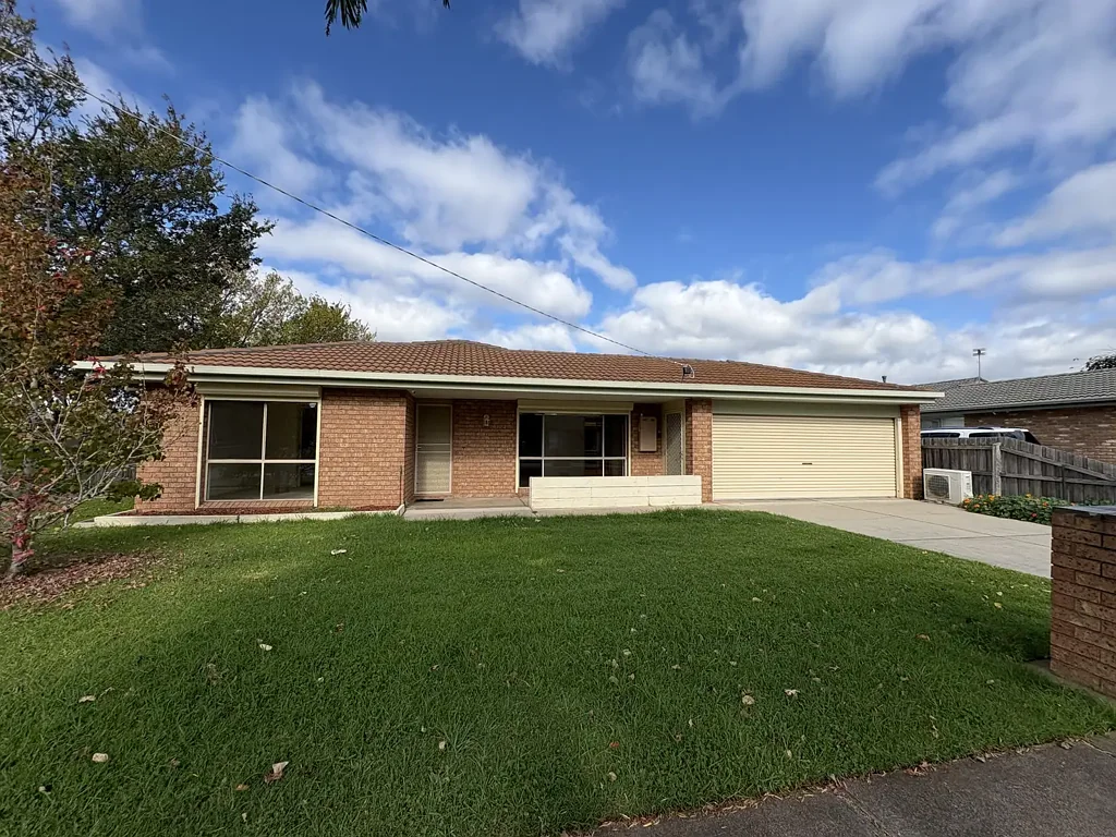 Spacious Family Living in Prime East Sale Location