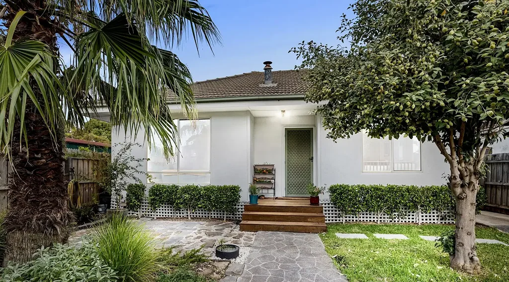 Braybrook 2Zimmer Well kept, charming, warm, established home with mature gardens