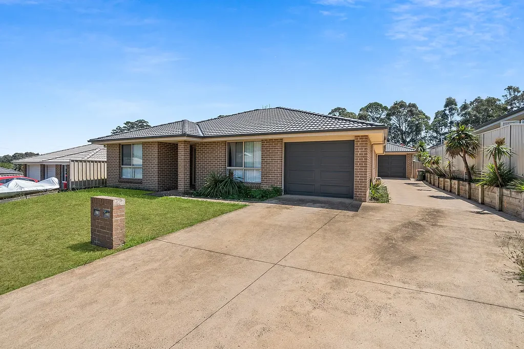 16 & 16a Kauri Street, Worrigee, NSW 2540