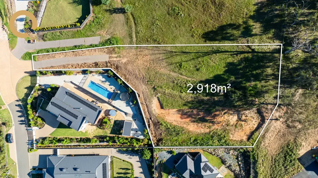 Hamilton Valley Elevated Acreage Living with Spectacular Views