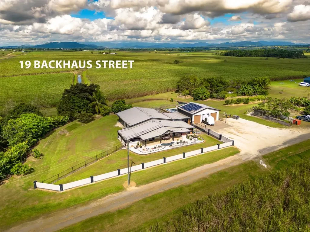 Innisfail 4 Bedroom Magnificent House and Shed with Amenities