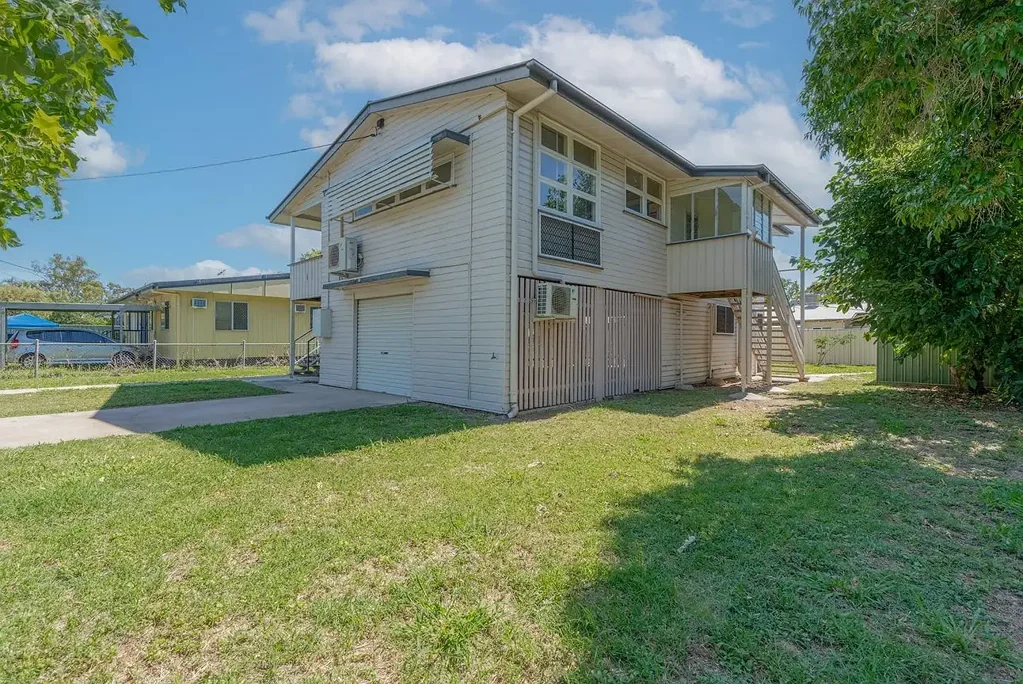 HIGHSET FAMILY HOME IN GREAT LOCATION