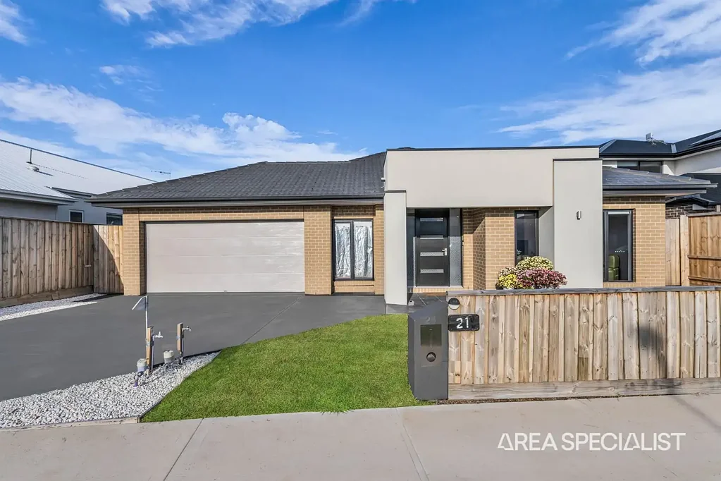 Metricon house for Rent- fully fenced for safety