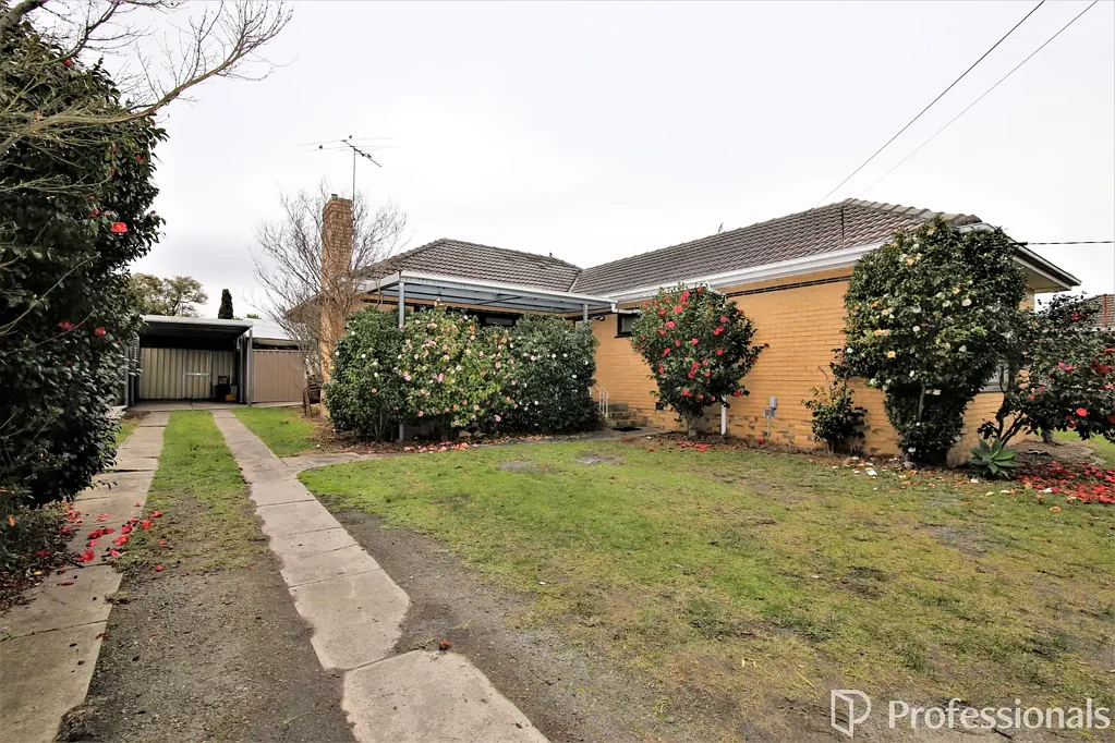 Three Bedrooms Home In Springvale Central - Within 1km from Springvale Shopping Centre approx.