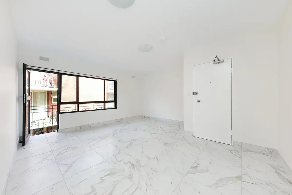 Fully Furnished & Renovated 2 Bedroom Apartment