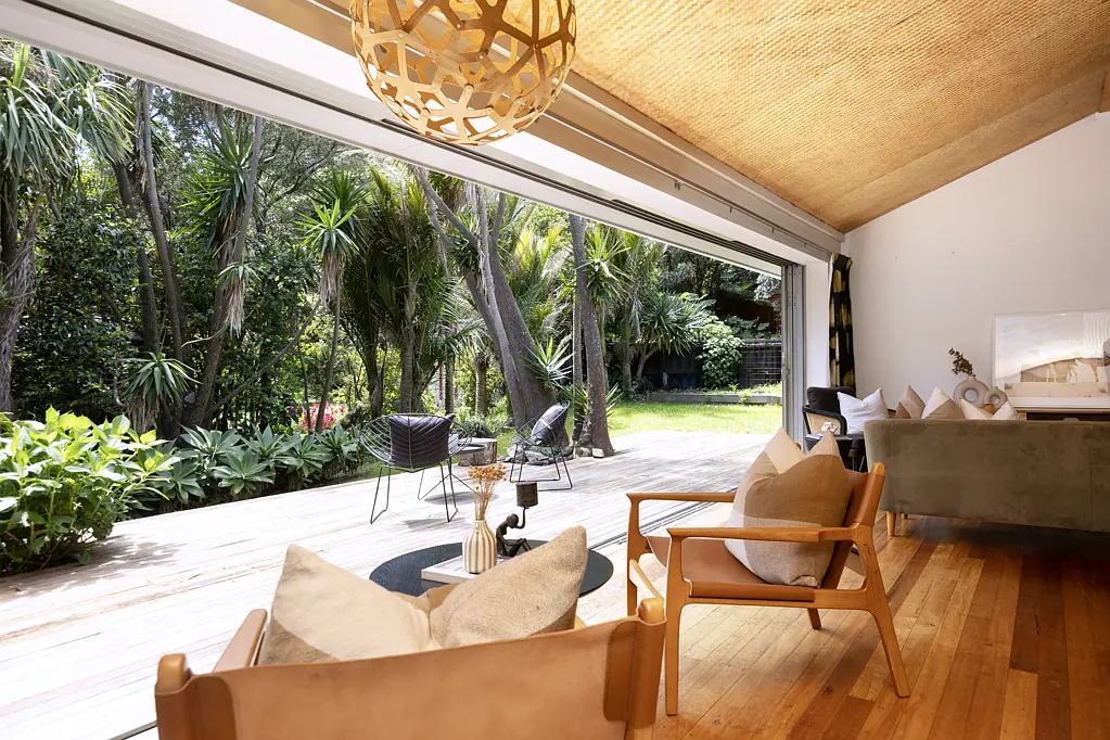 Karekare 2Kwarto Karekare, Timeless Warmth by the Beach