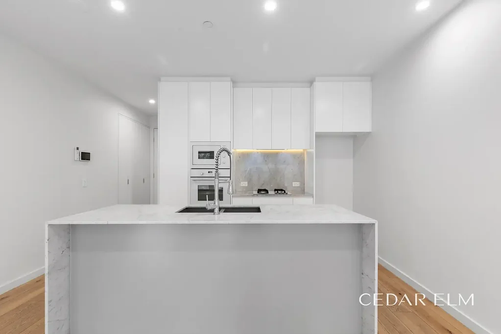 Heart of Carnegie – Modern Home Close to Everything