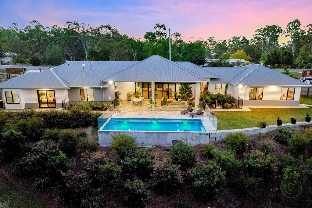 Jones Hill 5房  Grand, Stylish & Effortlessly Luxurious Acreage Living